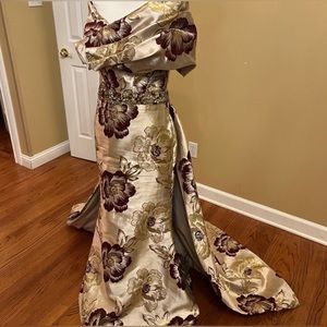 One of a Kind Beautiful Mac Duggal Gown